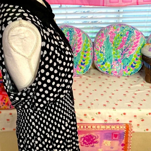 Black dress with white polka dots - Picture 8 of 12